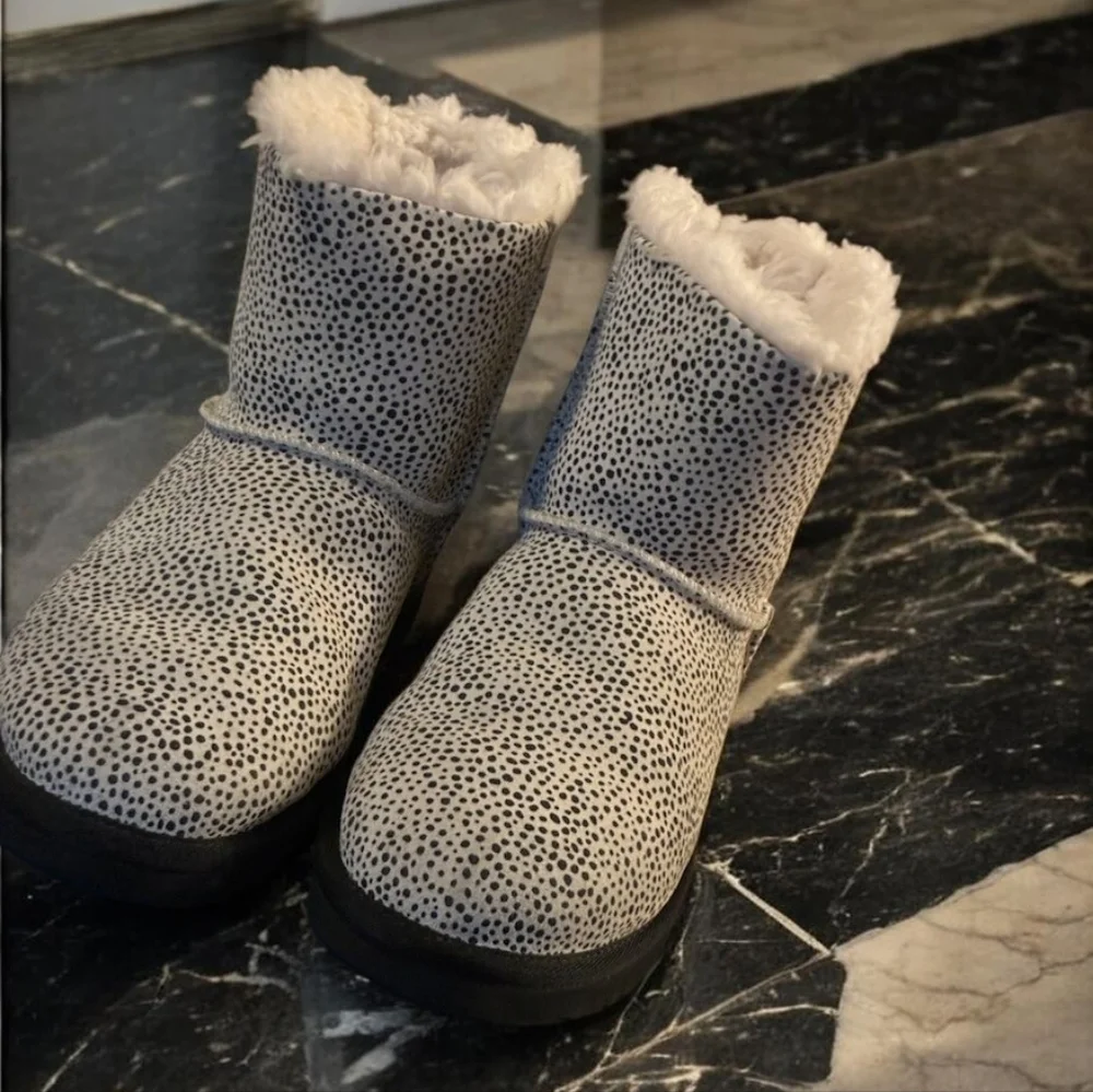 UGG Ltd Edition Cheetah Print Boots Size 8 - Picture 3 of 3